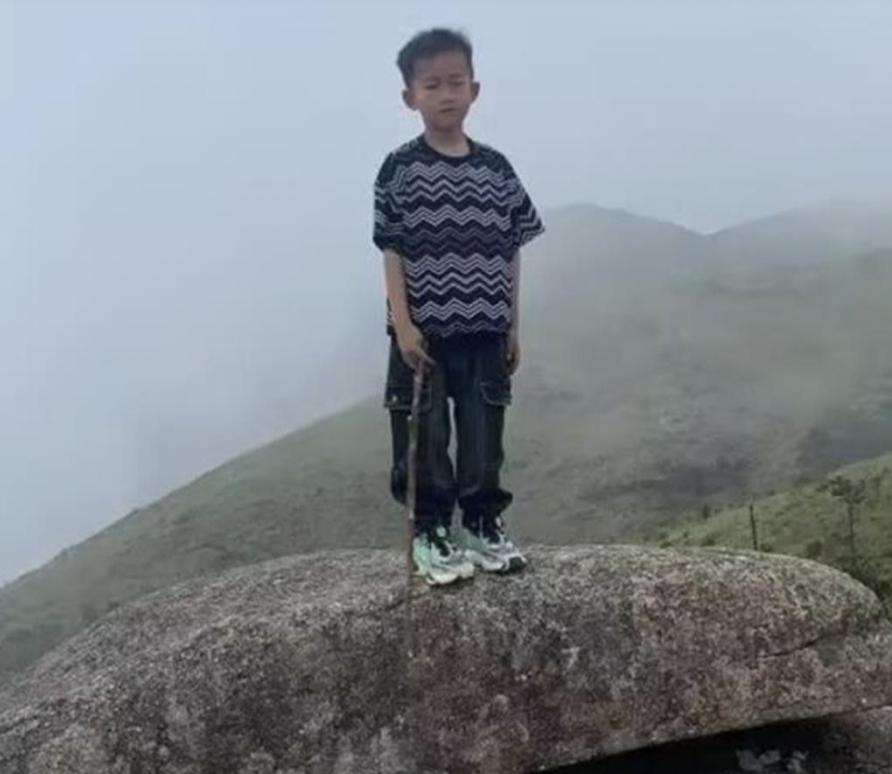 走失已超十天！莆田8岁男童仍无下落，当地：同行男孩已送回家上学，村委会派人协助搜救  第1张