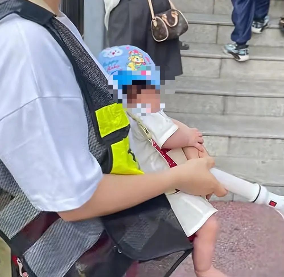 马上评|家长抱婴儿值护学岗,如何避免“被自愿”? 第1张 马上评|家长抱婴儿值护学岗,如何避免“被自愿”? 第1张