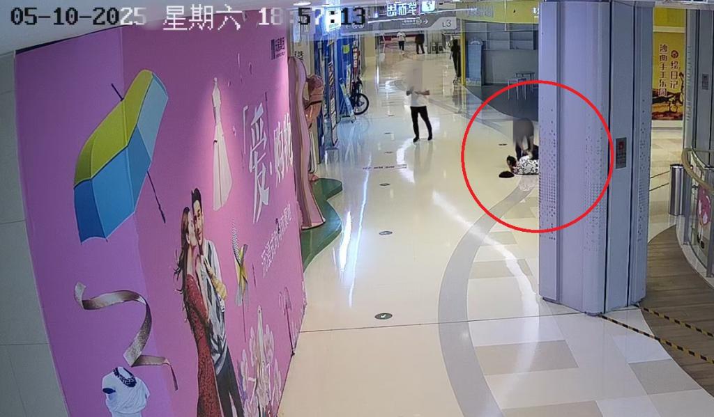 晨意帮忙丨女子在商场被骑平衡车男童撞伤索赔遇阻,男孩家属:表示歉意,但商场担主责 第1张 晨意帮忙丨女子在商场被骑平衡车男童撞伤索赔遇阻,男孩家属:表示歉意,但商场担主责 第1张