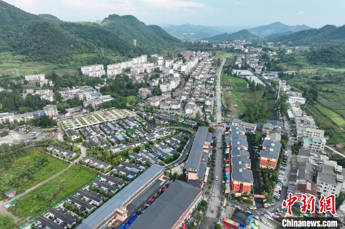 “村晚”让贵州桐梓避暑山村“热”起来  第3张